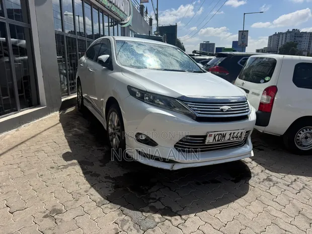 Toyota Harrier 2015 Nyeupe - 1