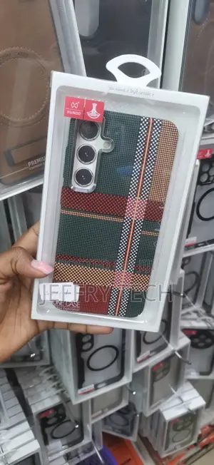 Kunod Retro Plaid/Tribal Carbon Fiber Case for Galaxy S24+