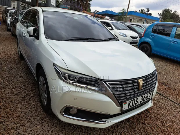 Toyota Premio 2018 Nyeupe - 1