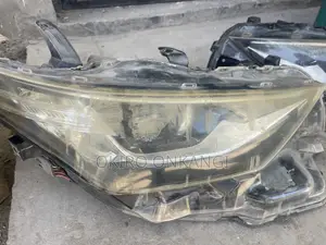 Toyota Auris Headlight Lens (Used)