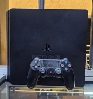 PS4 Slim Console Iliyochipwa na Pad 1