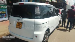 Toyota Sienta 2015 Rangi ya Loti