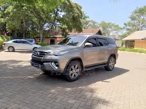 Toyota Fortuner 2017 Kijivu
