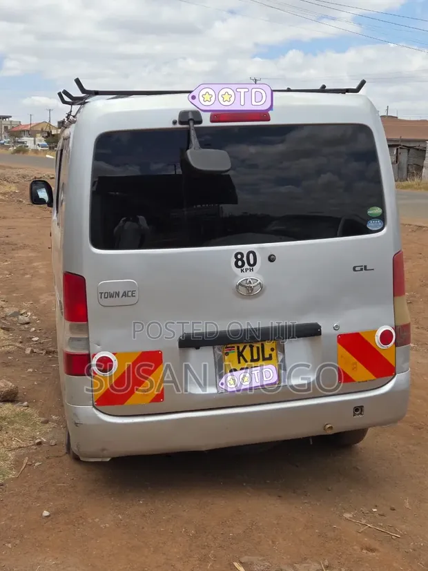 Toyota TownAce 2016 Nyeupe - 1