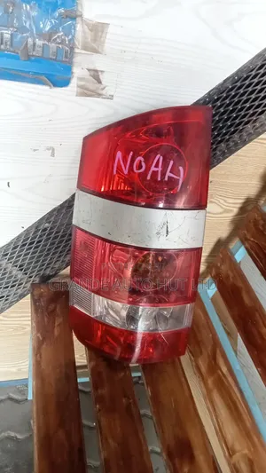 Taa ya Nyuma ya Toyota Noah Zr60