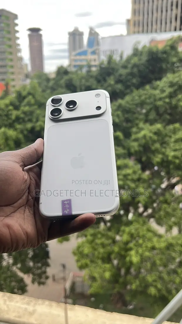 Apple iPhone 17 Pro Max 256GB Silver (Used) - 1