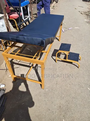 Kitanda cha Massage na Stepping Stool - Dhahabu na Nyeusi