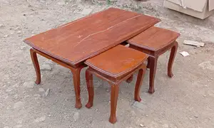 Meza ya Kahawa ya Mahogany na Viti vya Kukunja