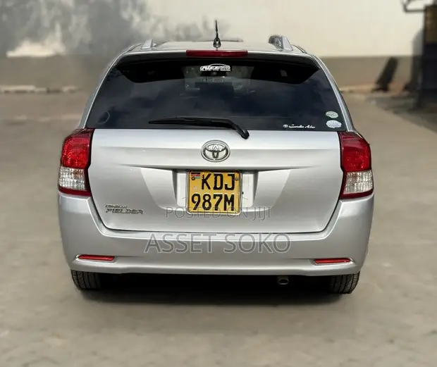 Toyota Corolla Fielder 2015 Nyeupe - 1