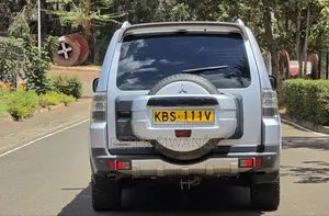 Mitsubishi Shogun 2005 Nyeupe