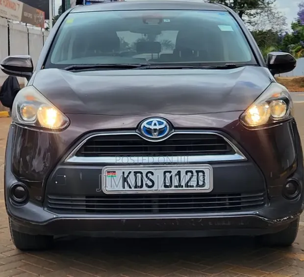Toyota Sienta 2017 Hybrid - 1