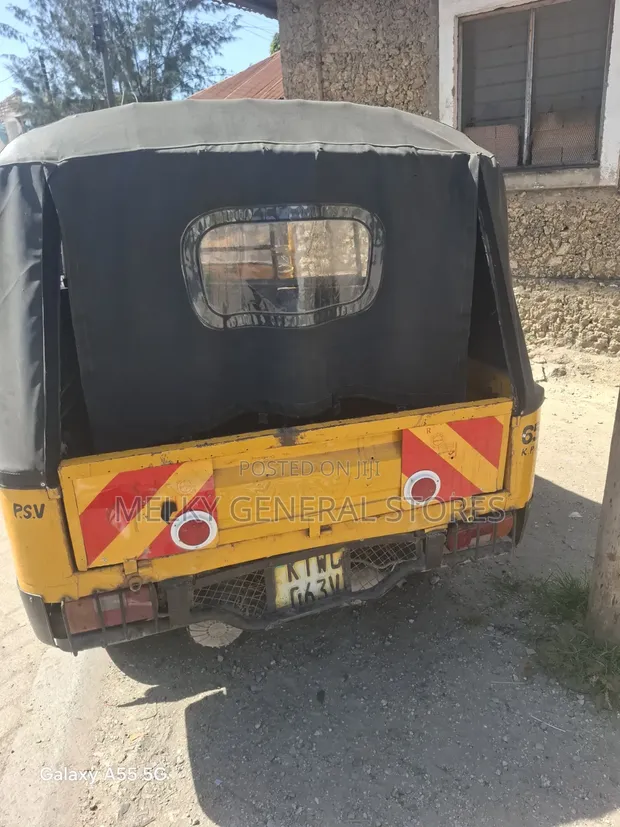Piaggio 2024 Njano Tatu-Wheeler - 1