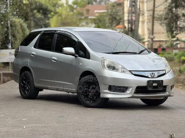 Honda Fit Shuttle Hybrid 2012 Silver - 1