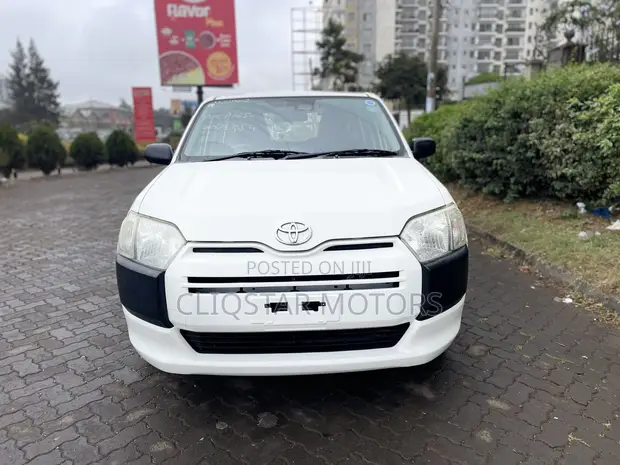 Toyota Probox 1.5 F 2WD 2021 White - 1