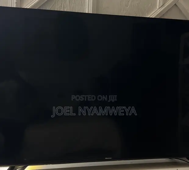 55 Inch Hisense Smart TV - Skrini Imevunjika - 1