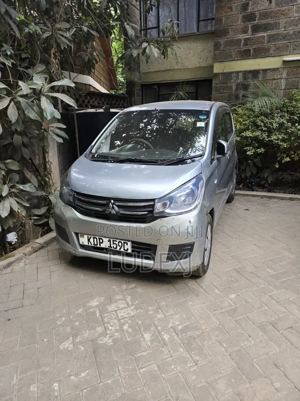 Mitsubishi EK Wagon 660 T FWD 2017 Silver - 1