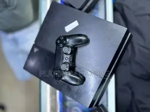 Chipped PS4 Standard with 10 Games & 6 Months Warranty