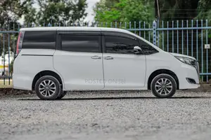 Toyota Esquire 2018