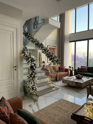 2.7m Pre-Lit Snow-Flocked Christmas Garland