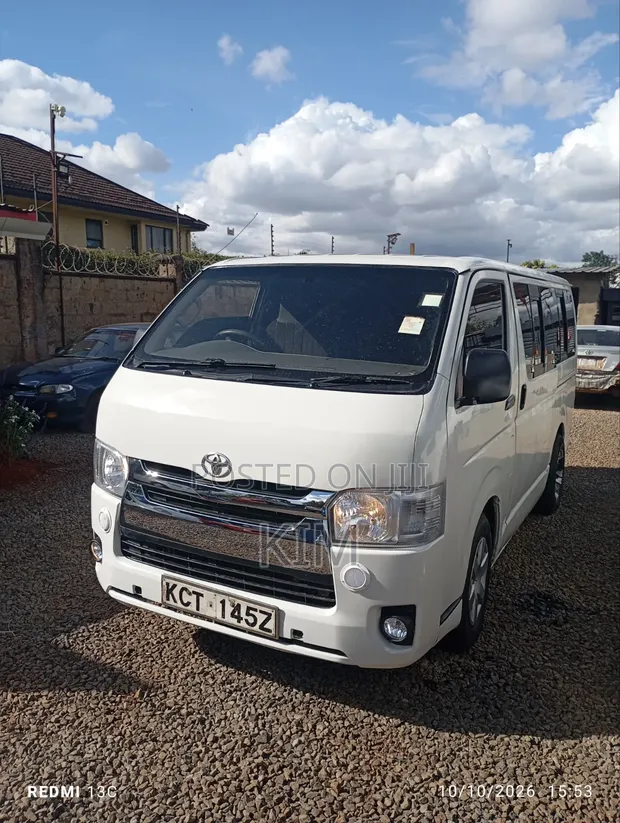 Toyota HiAce 2012 - 1