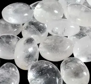 Mawe ya Clear Quartz Yaliyong'arishwa (Rock Crystal)
