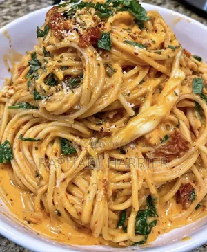 Spaghetti ya Creamy na Uyoga