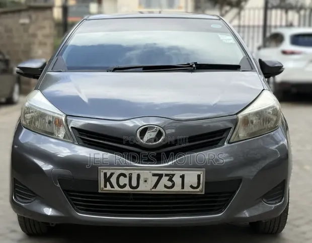 Toyota Vitz 2012 Kijivu - 1