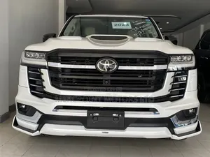 Toyota Land Cruiser 2023 Nyeupe