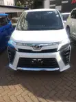 Toyota Voxy 2019 Nyeupe - 2