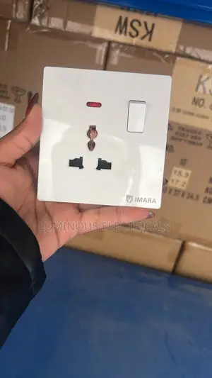 Imara 1-Gang 3-Hole Universal Wall Socket yenye Switch