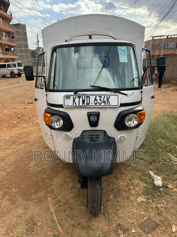 Piaggio Three-Wheeler 2025 Nyeupe - 1