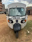 Piaggio Three-Wheeler 2025 Nyeupe - 1