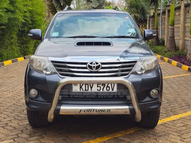Toyota Fortuner 2013 Gray - 1
