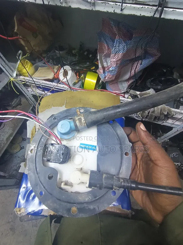 Toyota Vanguard / RAV4 Fuel Pump Assembly (ACA33, ACA38) - 1
