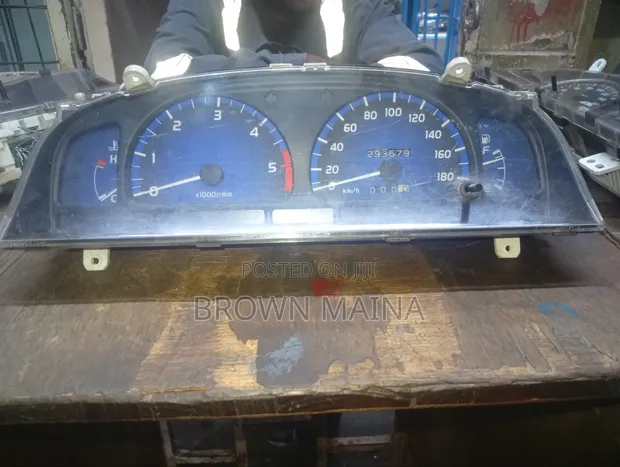 Toyota Hilux Clock Face - Used - 1