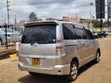 Toyota Voxy X 2WD 8-Seater 2006 Silver - 5