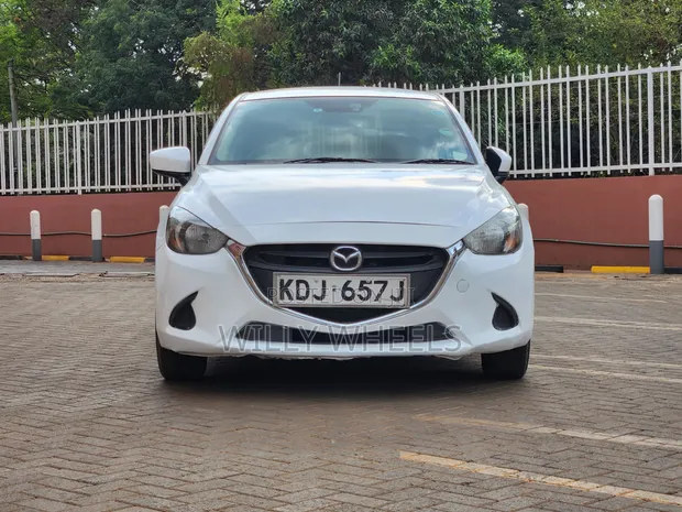 Mazda Demio 2016 Nyeupe - 1