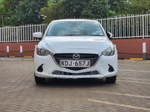Mazda Demio 2016 Nyeupe