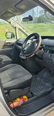 Toyota Voxy X 2WD 8-Seater 2011 Silver - 4