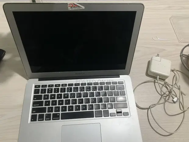 Apple MacBook Air 2015 8GB RAM 128GB SSD - 1