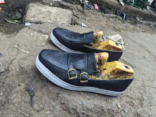 Classy Black Men's Shoes with Gold Buckle - 1