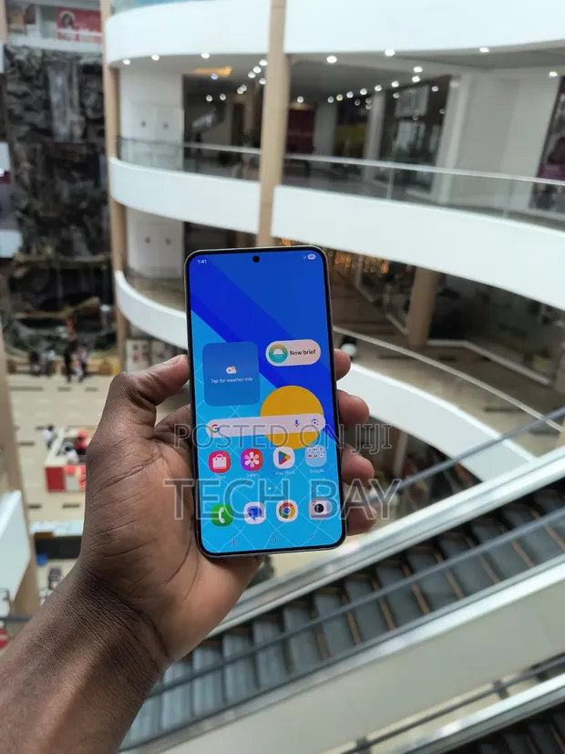 Samsung Galaxy S25 128GB Nyeupe - 1