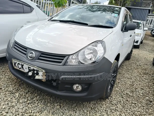 Nissan Advan 2009 Nyeupe - 1