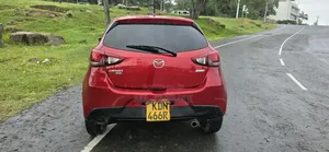 Mazda Demio 2016 Nyekundu