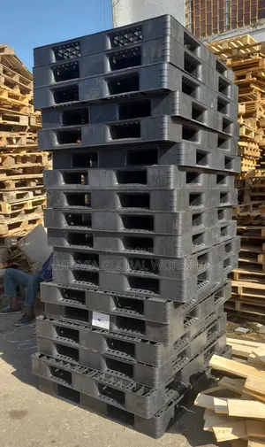 Heavy-Duty Plastic Pallets Grey 130x110cm