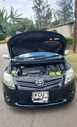 Toyota Auris 2012 Nyeusi - 5