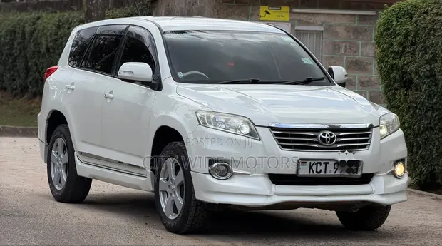 Toyota Vanguard 2012 Nyeupe - 1
