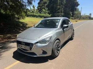 Mazda Demio 2016 Nyeupe