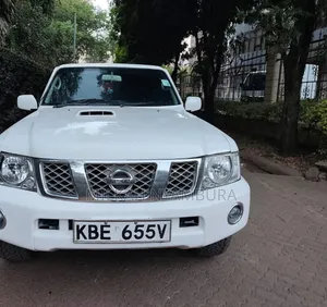 Nissan Patrol 2008 Nyeupe