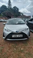Toyota Vitz 1.5 FWD Hybrid 2018 Grey - 1
